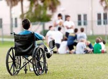 دور الاسرة فى احتضان طفل من ذوى الاعاقة