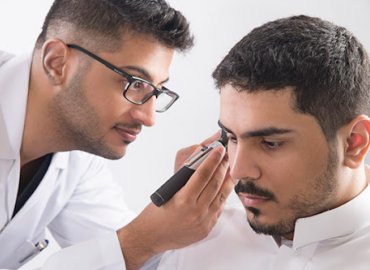 أخصائي السمع و التقنيات المساعدة