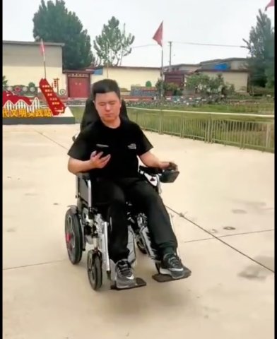 صورة الكرسي المتحرك الكهربائي